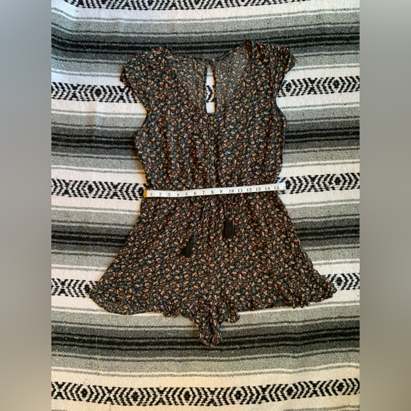 American Eagle Floral Romper Size L - Picture 4 of 5